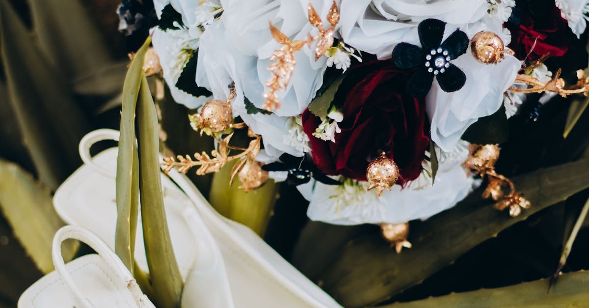 Pairing Textures with Bold Colours for a Memorable Floral Experience