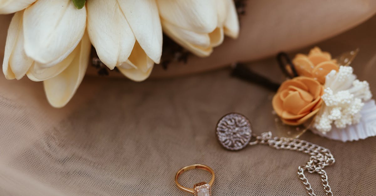 Seasonal Blooms in Focus: Highlighting Local Flora for Weddings